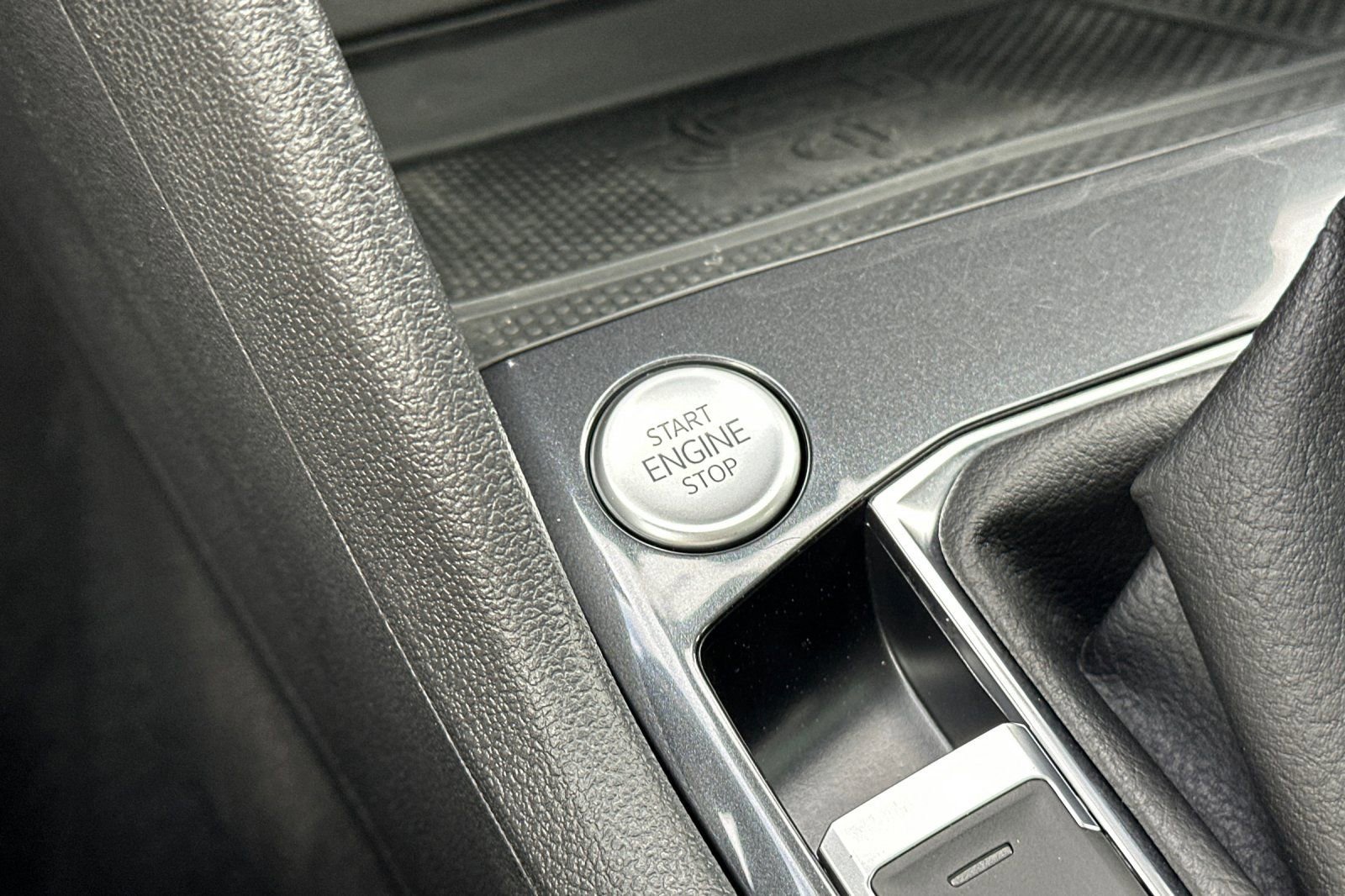 Used 2023 Volkswagen Tiguan SE w/ Panoramic Sunroof Package FWD image 23