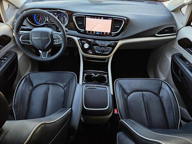 Used 2023 Chrysler Pacifica Limited image 19