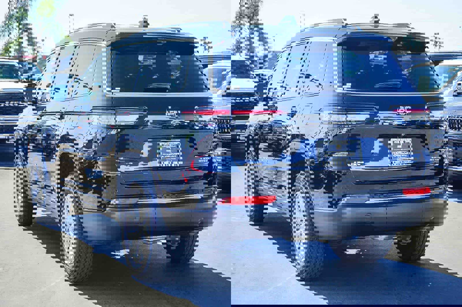 Used 2024 Jeep Grand Cherokee L Limited w/ Luxury Tech Group II image 6