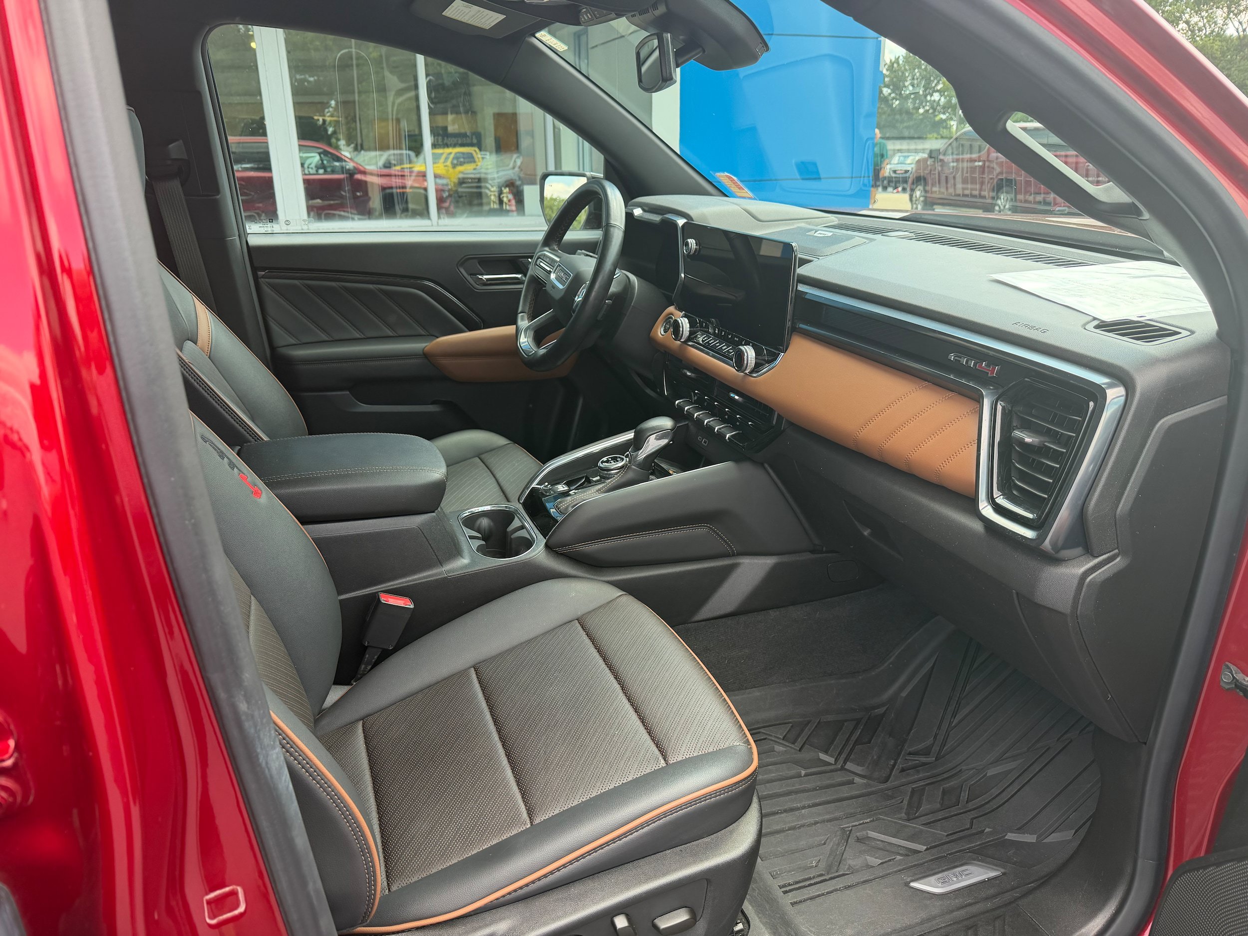 Used 2024 GMC Canyon AT4 w/ AT4 Premium Package AWD/4WD image 5