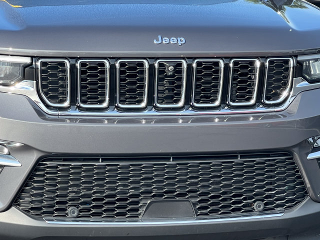Used 2023 Jeep Grand Cherokee Limited w/ Luxury Tech Group II AWD/4WD image 49