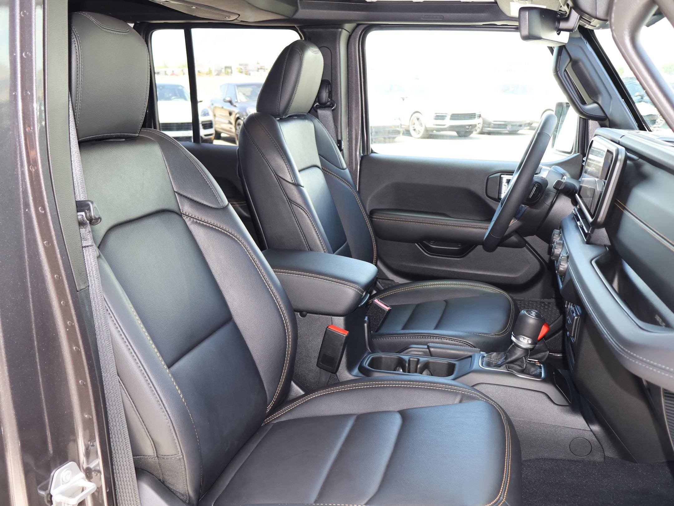 Used 2025 Jeep Wrangler Unlimited Sahara AWD/4WD image 26