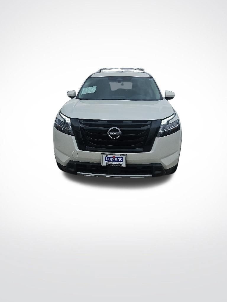 Used 2024 Nissan Pathfinder SL w/ Black Appearance Package FWD image 2