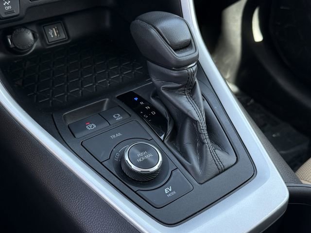 Used 2024 Toyota RAV4 LE image 19