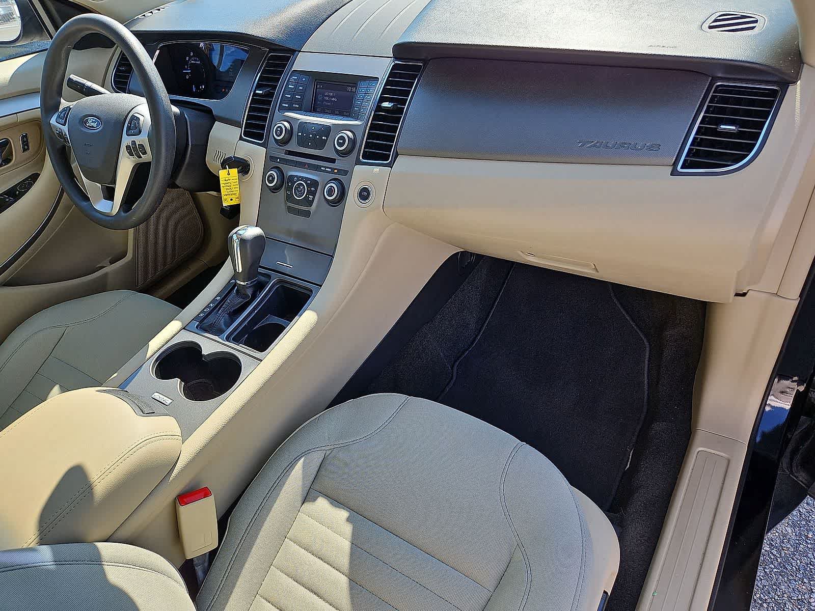 Used 2018 Ford Taurus SE FWD image 32