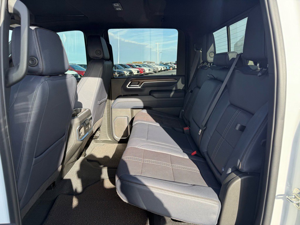 Used 2025 Chevrolet Silverado 2500 High Country w/ High Country Premium Package image 17