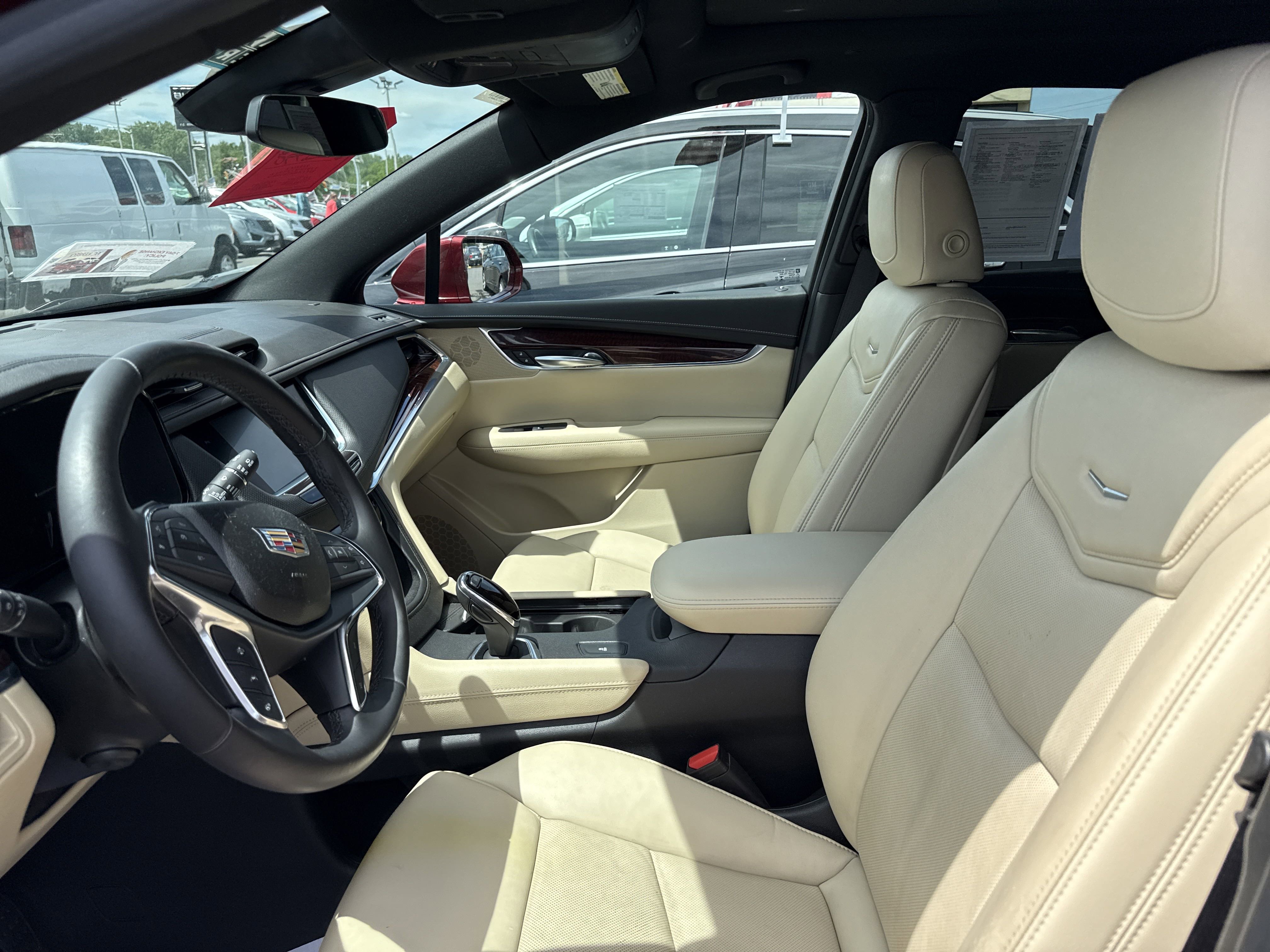 Used 2018 Cadillac XT5 Luxury w/ Driver Awareness Package image 12