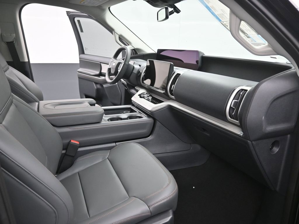 New 2025 Ford Expedition Active image 24