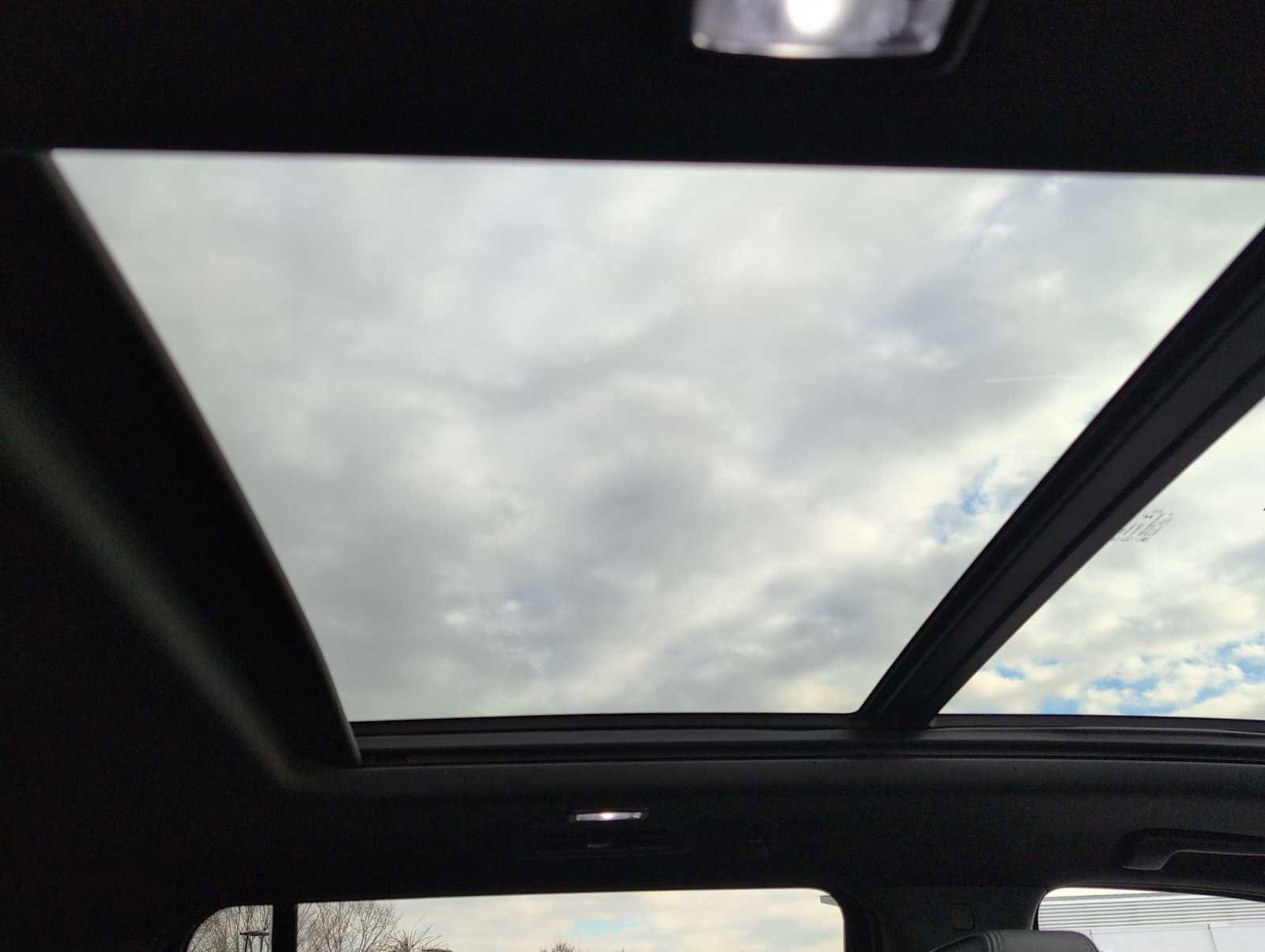 Used 2024 GMC Yukon XL Denali image 23