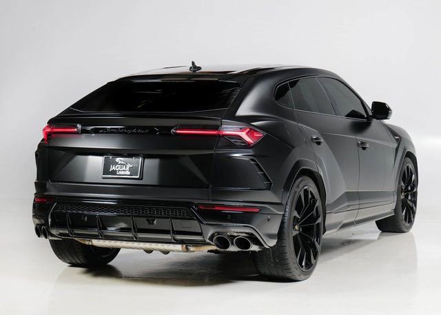 Used 2022 Lamborghini Urus image 2