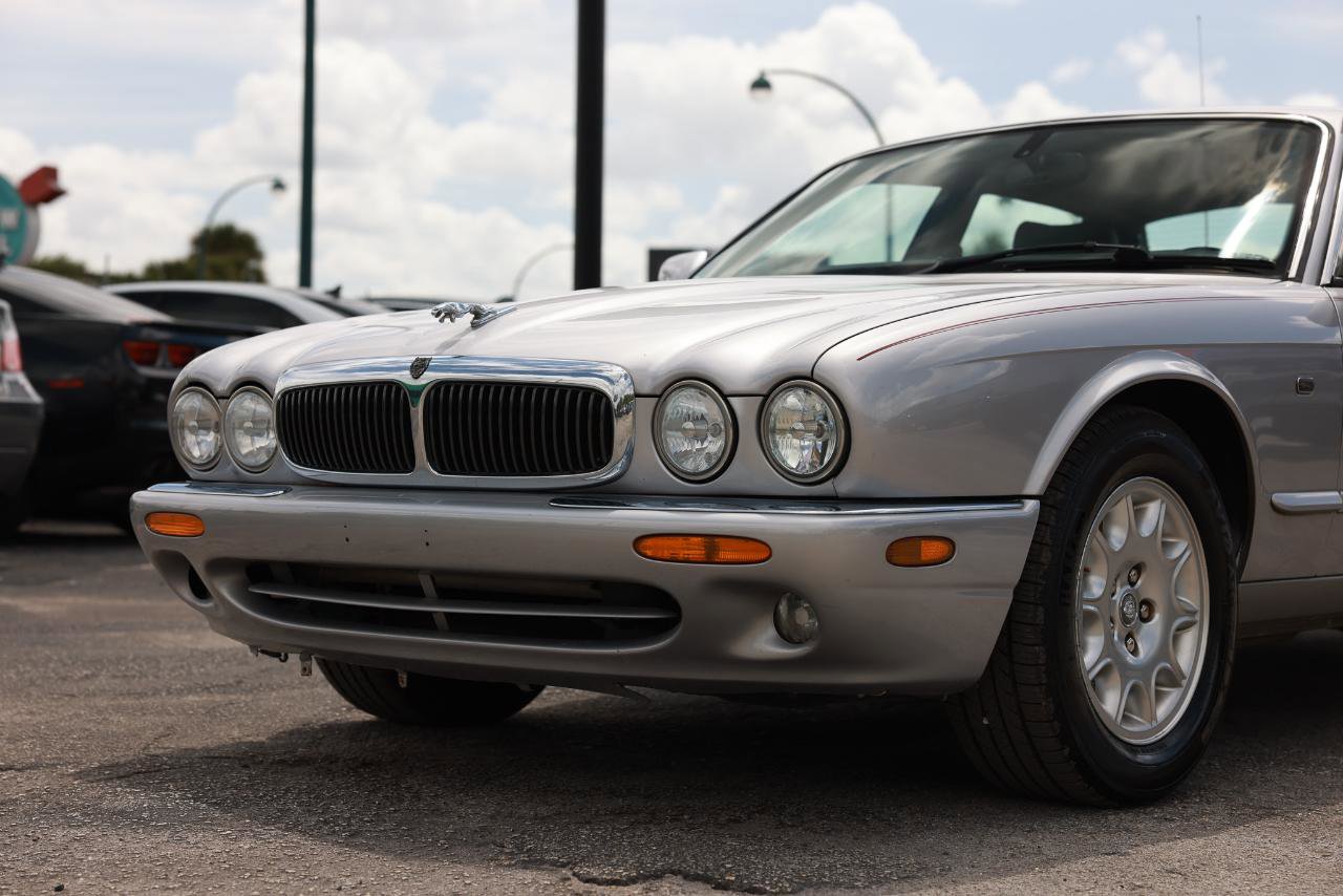 Used 2002 Jaguar XJ8 RWD image 26
