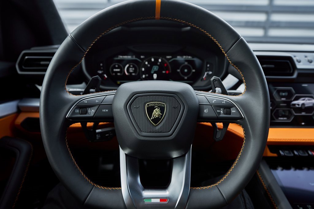 Used 2025 Lamborghini Urus SE image 52