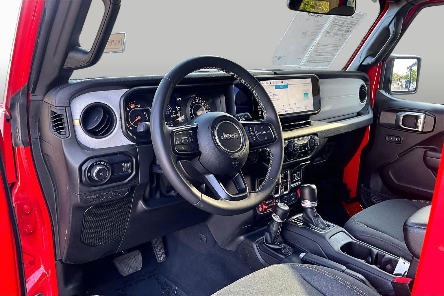 Used 2025 Jeep Wrangler Unlimited Sport AWD/4WD image 17