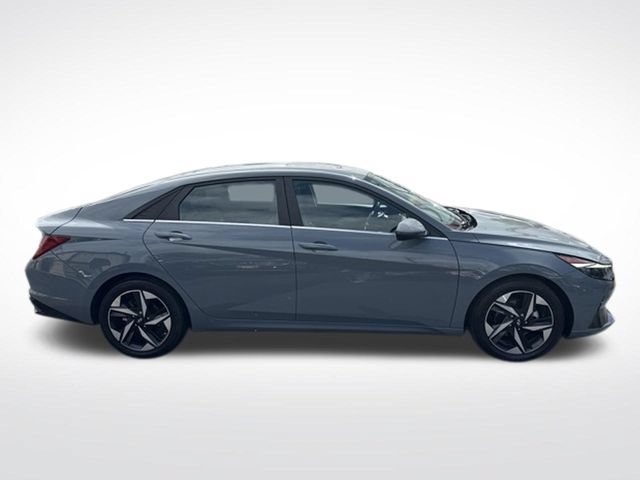 Used 2023 Hyundai Elantra Limited FWD image 2