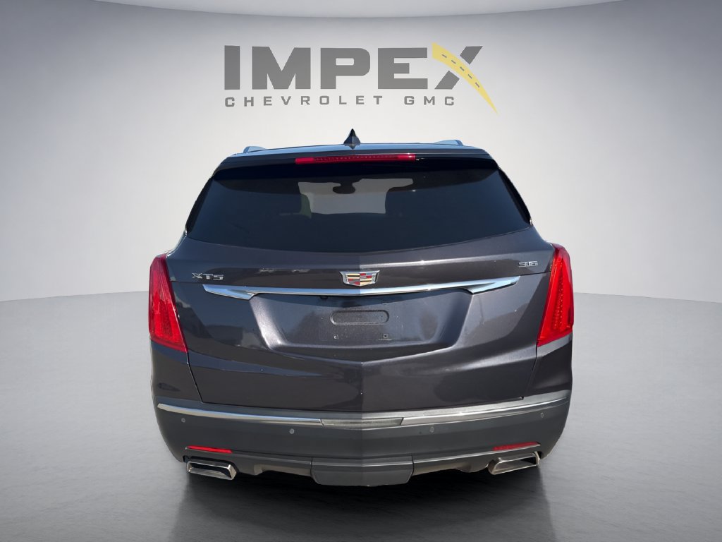 Used 2018 Cadillac XT5 Luxury w/ Driver Awareness Package FWD image 3