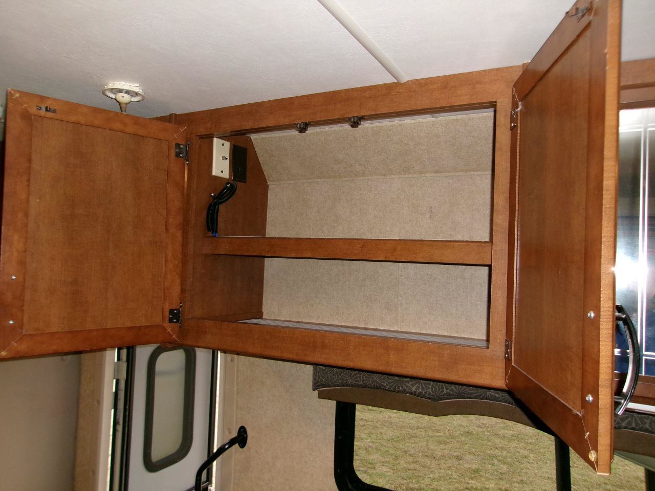 Used 2014 Ford E-450 and Econoline 450 Super Duty w/ Motorhome Prep Package RWD image 30