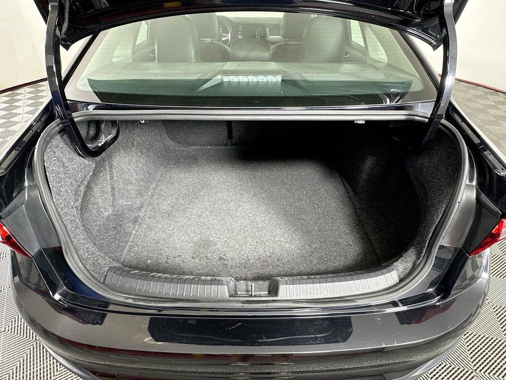 Used 2024 Volkswagen Jetta SE FWD image 24