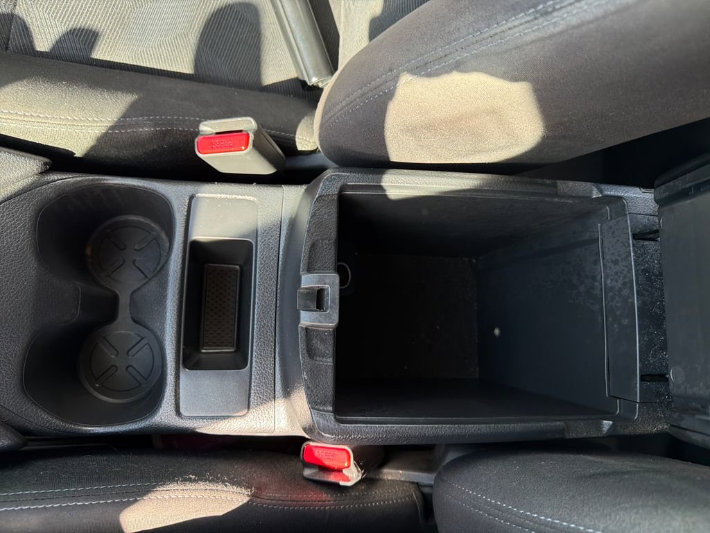 Used 2015 Nissan Rogue S image 39