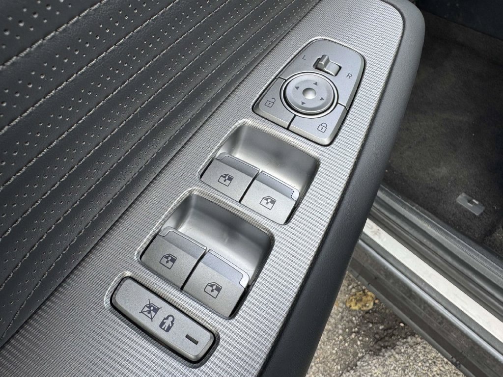 Used 2025 Hyundai Palisade Calligraphy AWD/4WD image 17