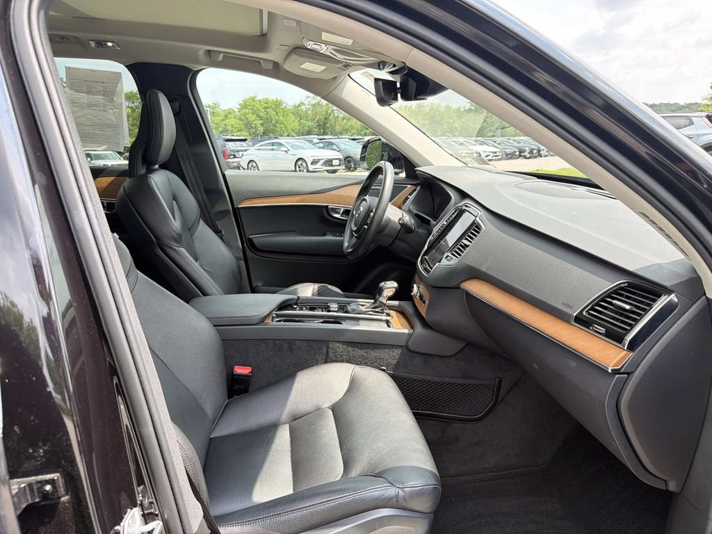Used 2021 Volvo XC90 T6 Momentum w/ Advanced Package AWD/4WD image 27