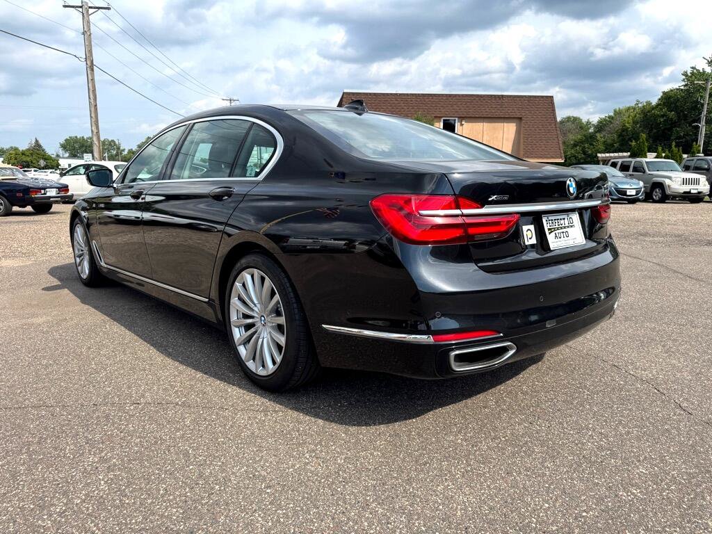 Used 2017 BMW 740i xDrive image 9