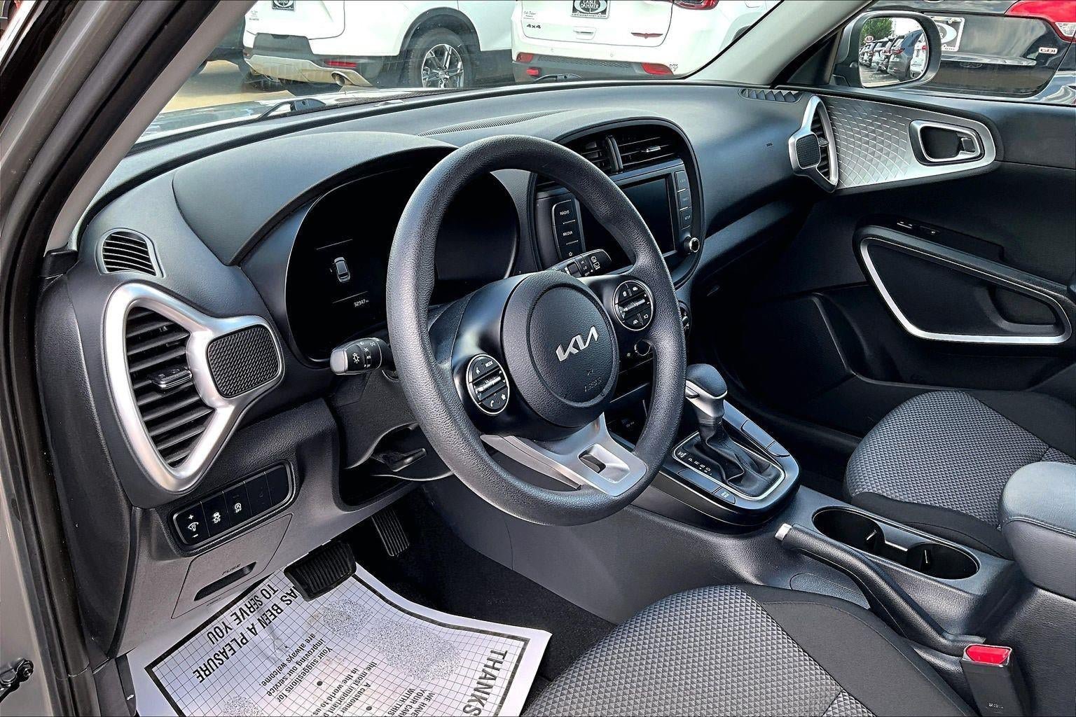 Used 2025 Kia Soul LX w/ LX Technology Package FWD image 17