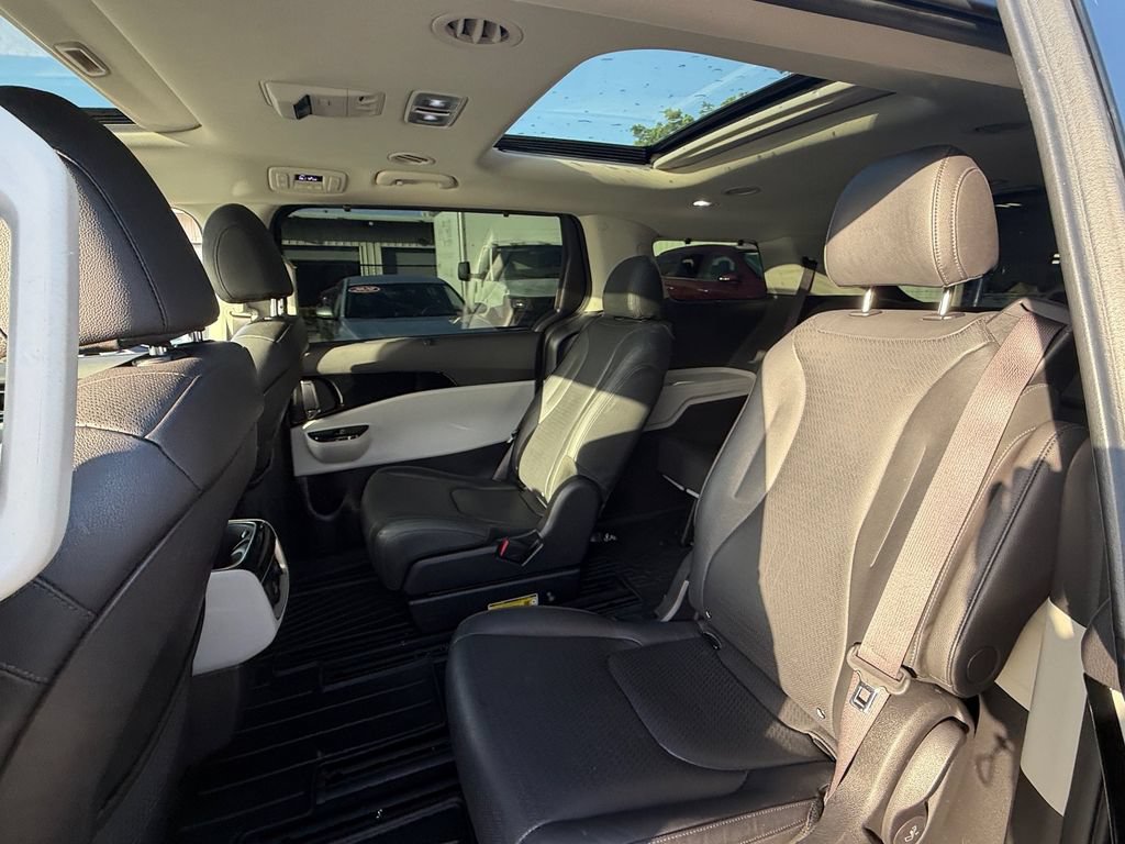 Used 2024 Kia Carnival SX Prestige FWD image 12