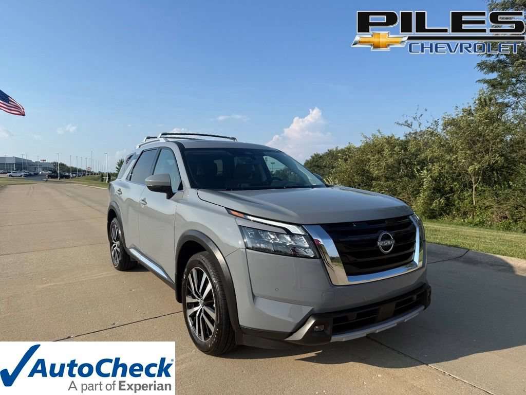 Used 2025 Nissan Pathfinder Platinum w/ Cargo Package AWD/4WD image 1