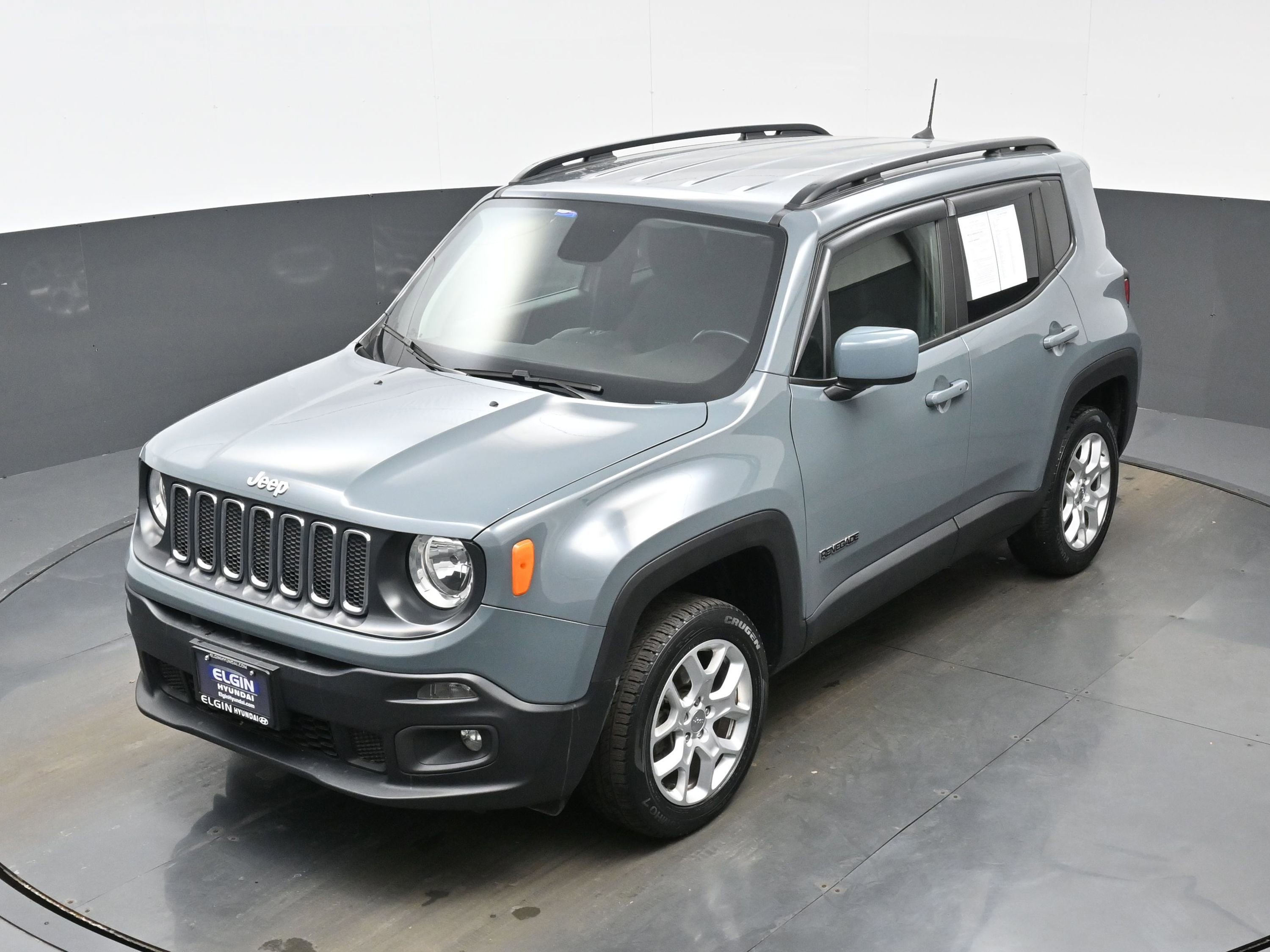 Used 2018 Jeep Renegade Latitude w/ Cold Weather Group image 29