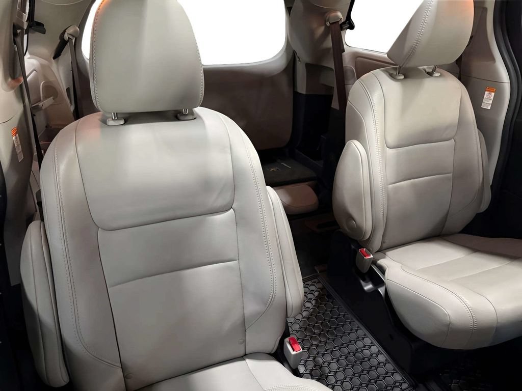 Used 2017 Toyota Sienna Limited AWD/4WD image 18