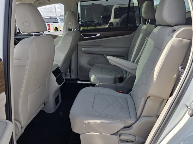 Used 2024 Volkswagen Atlas SE w/ Panoramic Sunroof Package FWD image 13