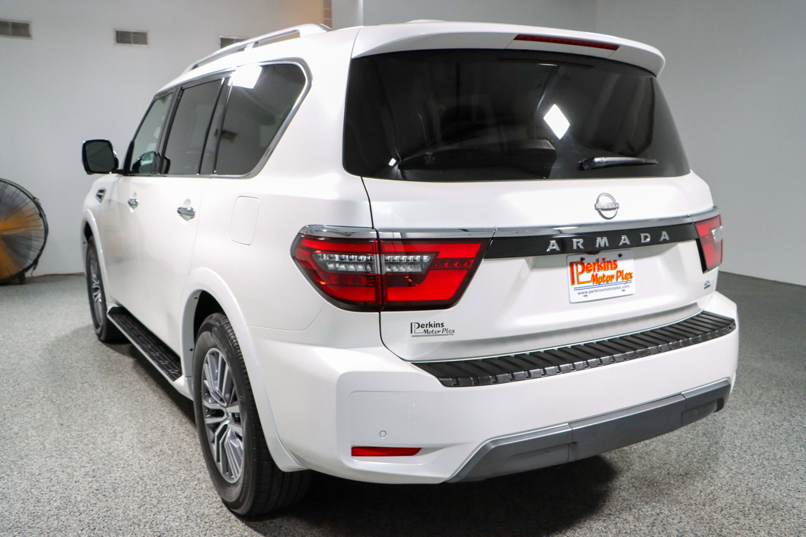 Used 2024 Nissan Armada SL w/ Captain's Chairs Package image 9