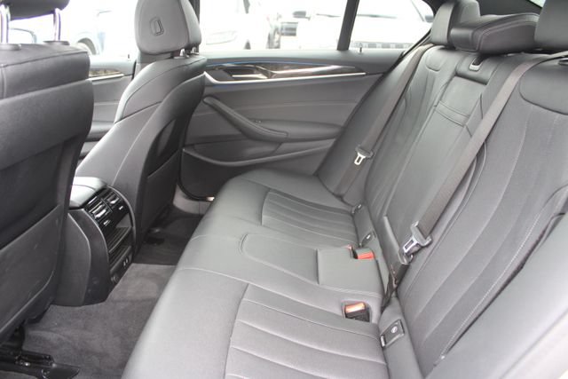 Used 2021 BMW 530e w/ Parking Assistance Package RWD image 37