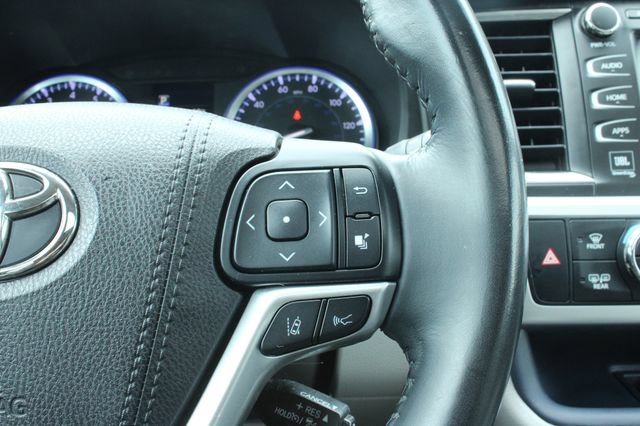 Used 2017 Toyota Highlander Limited AWD/4WD image 26