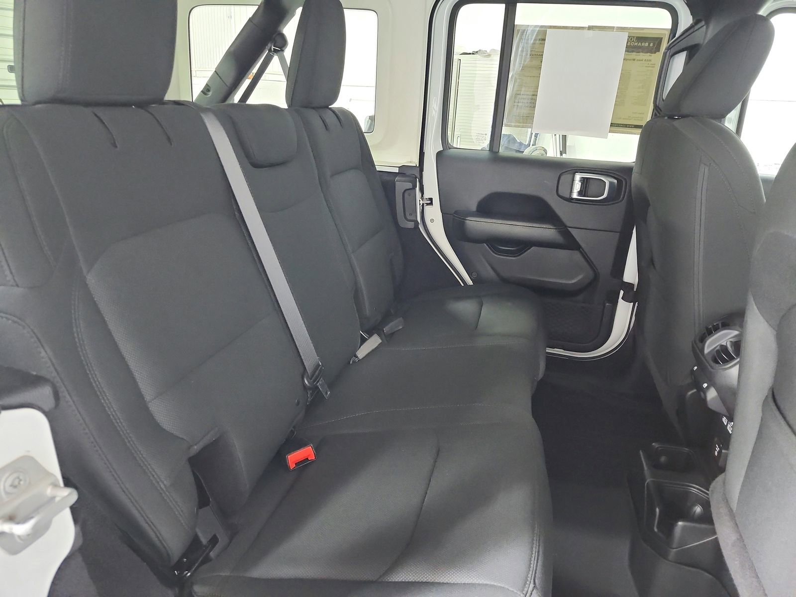 Used 2018 Jeep Wrangler Unlimited Sahara image 34