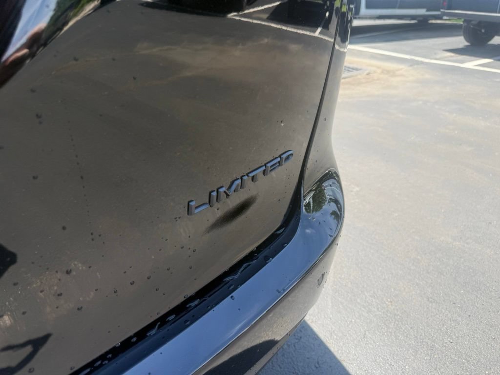 New 2027 Chrysler Pacifica Limited w/ Family Tech Group FWD image 44
