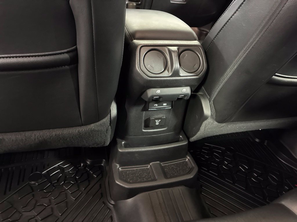 Used 2020 Jeep Wrangler Unlimited Sahara AWD/4WD image 27