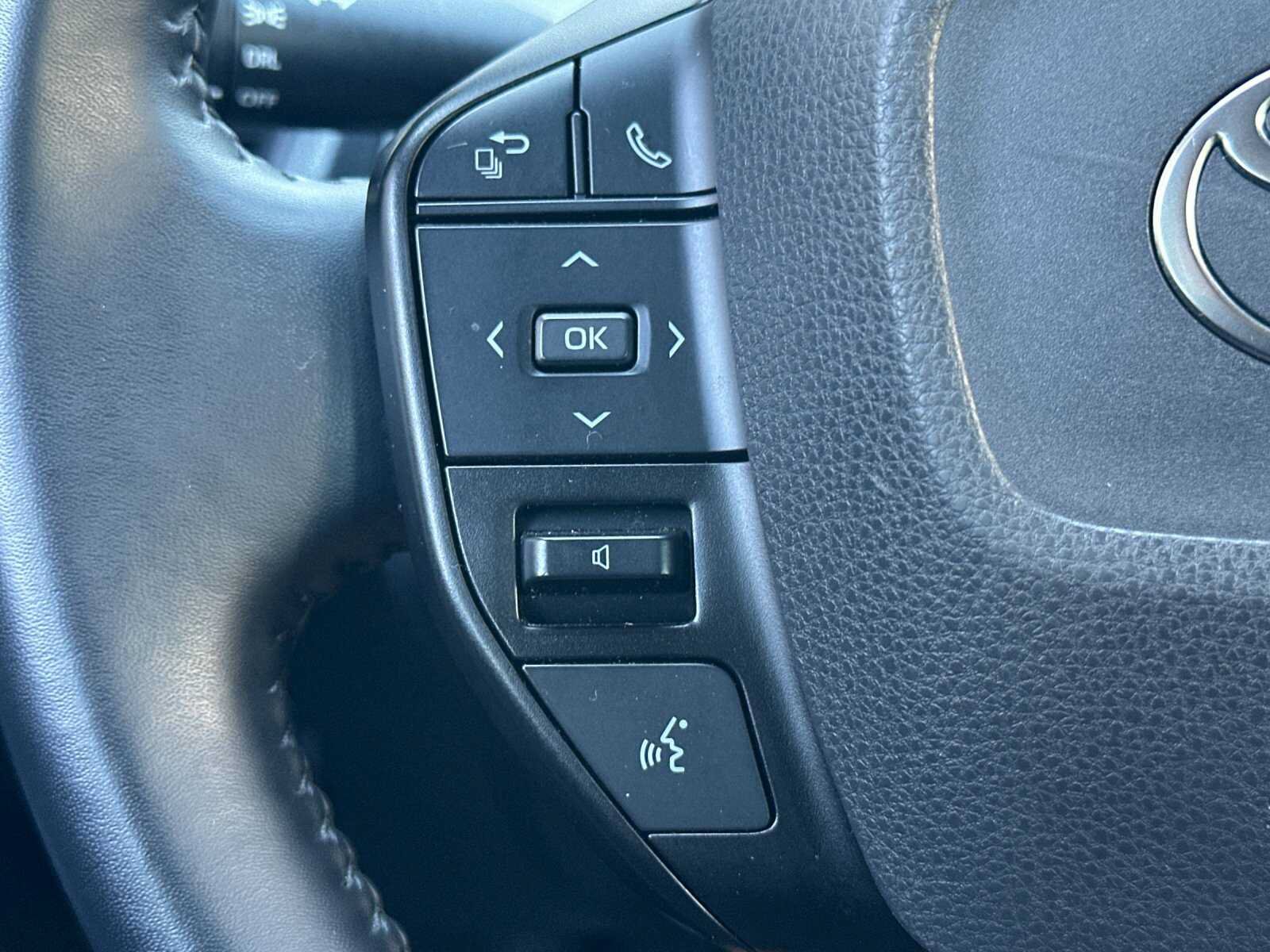 Used 2024 Toyota Prius LE FWD image 27