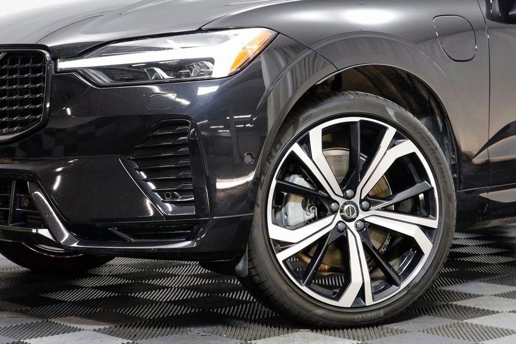 Used 2025 Volvo XC60 T8 Ultra w/ Protection Package Premier image 3