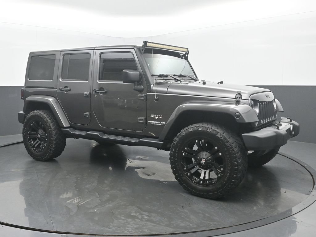Used 2016 Jeep Wrangler Unlimited Sahara w/ Connectivity Group AWD/4WD image 8