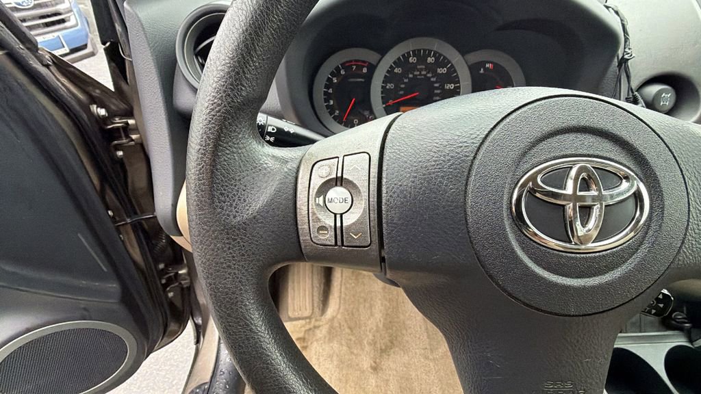 Used 2012 Toyota RAV4 4WD image 27