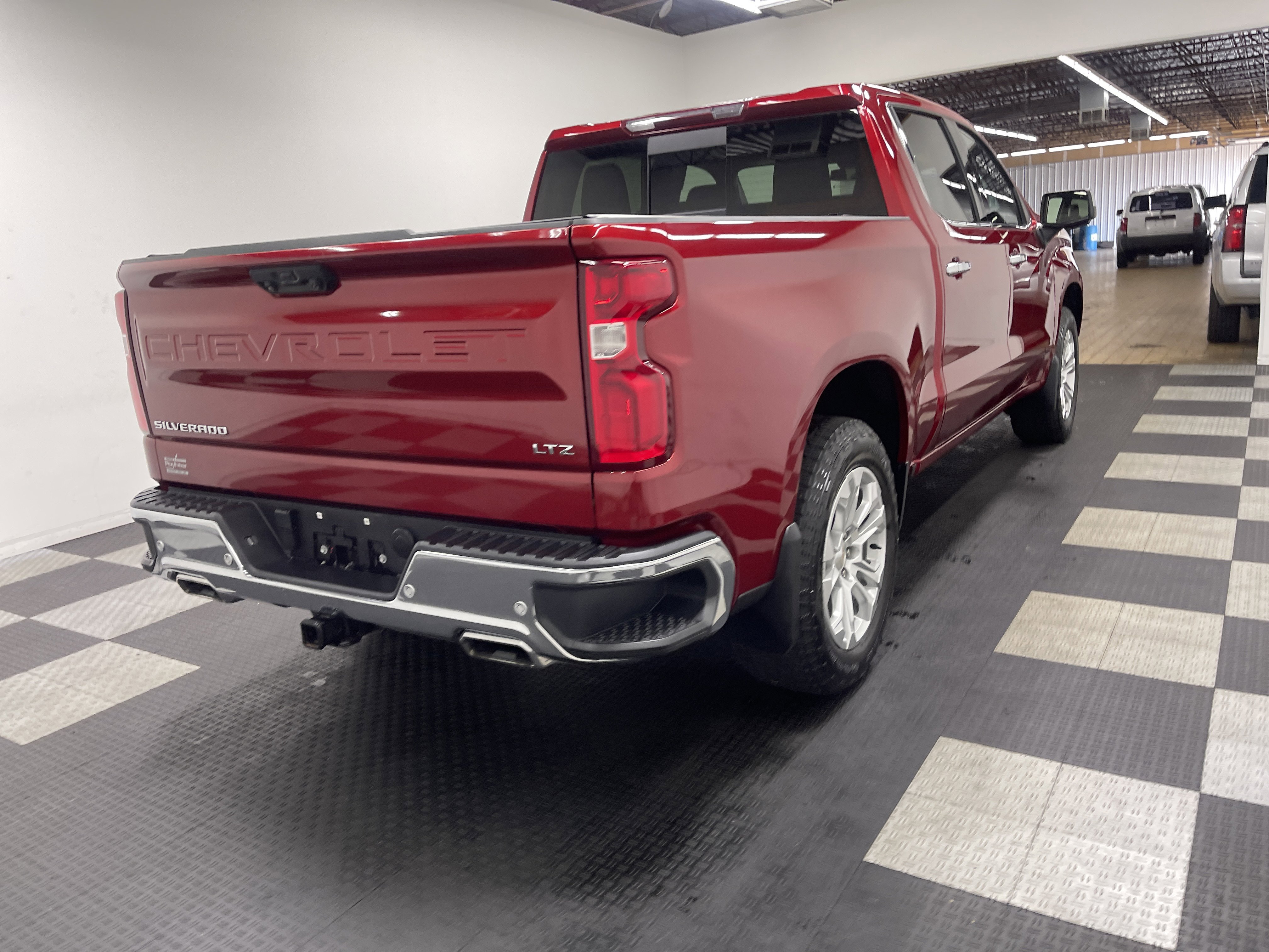 Used 2023 Chevrolet Silverado 1500 LTZ w/ LTZ Premium Package AWD/4WD image 5