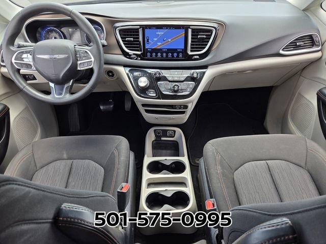 Used 2017 Chrysler Pacifica Touring FWD image 14