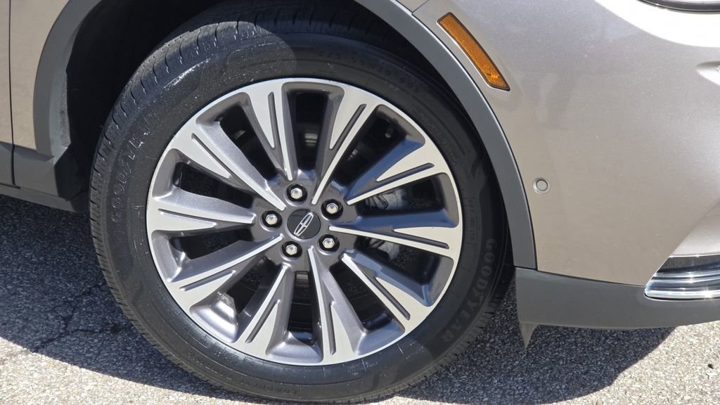 Used 2020 Lincoln Corsair Reserve w/ Equipment Group 201A image 21