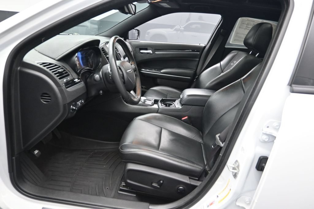 Used 2023 Chrysler 300 S w/ Comfort Group RWD image 10