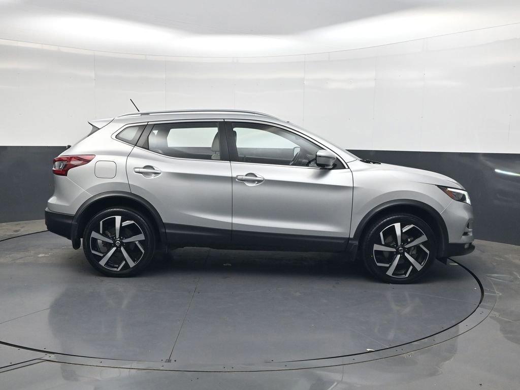 Used 2022 Nissan Rogue Sport SL w/ Premium Package FWD image 3