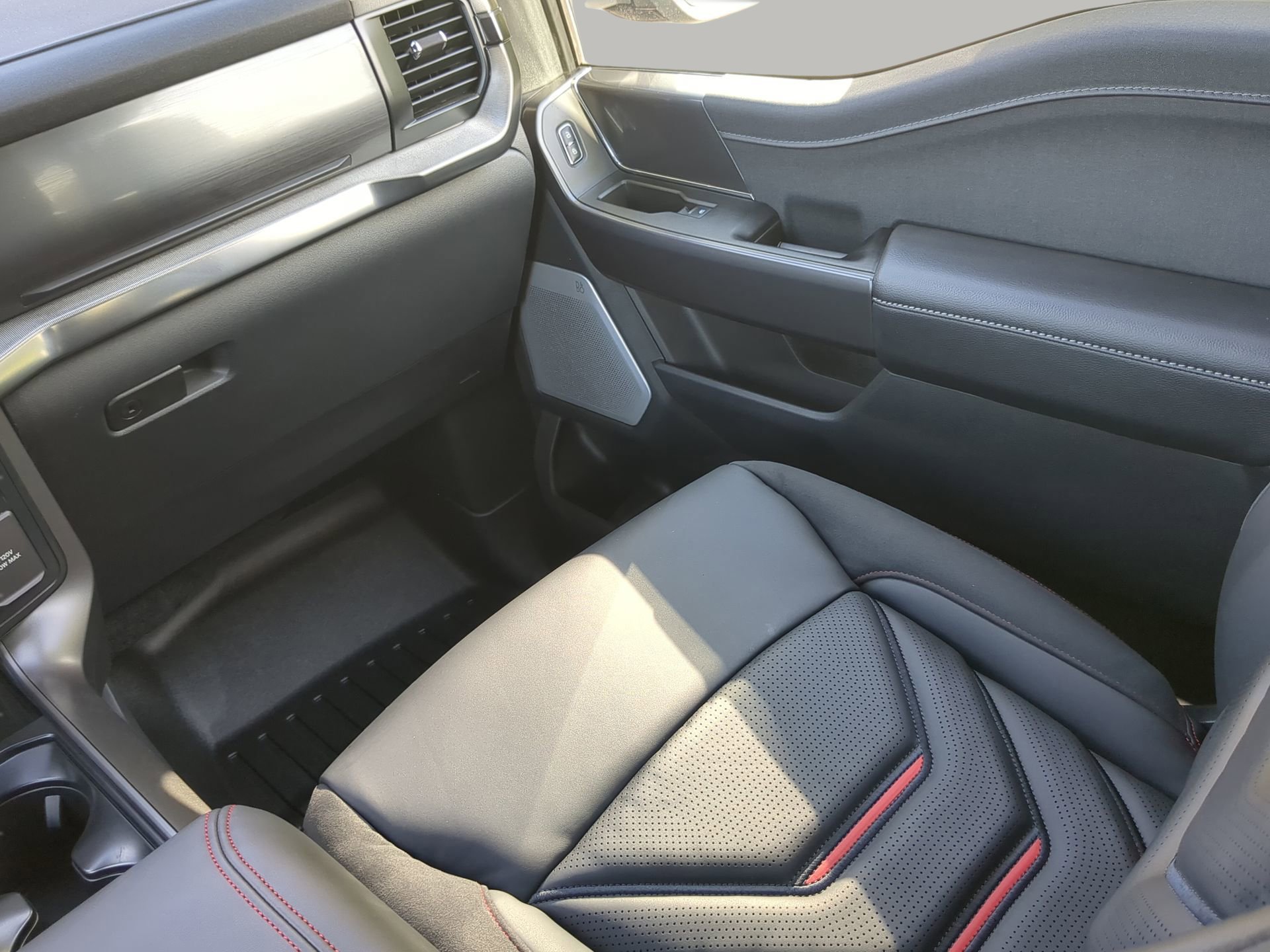 New 2026 Ford F150 Lariat w/ Equipment Group 502A High image 56