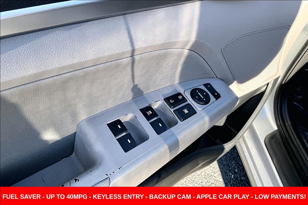 Used 2020 Hyundai Elantra SEL FWD image 24
