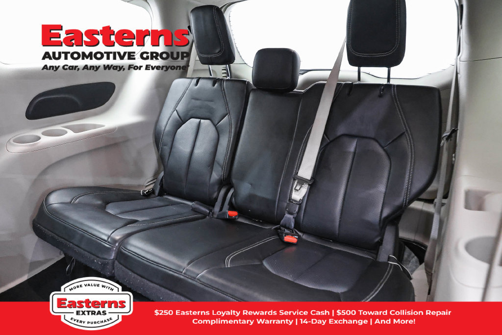Used 2023 Chrysler Pacifica Touring-L FWD image 27