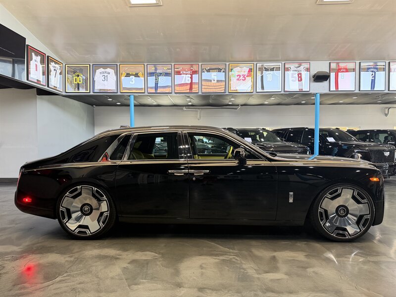 Used 2022 Rolls-Royce Phantom Sedan RWD image 5